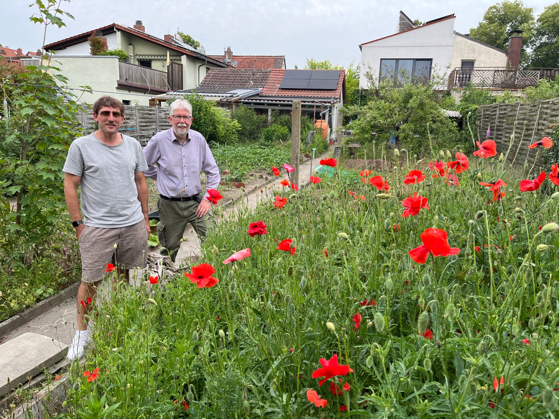 Gardens on the estate Jürgen Thorand and Jörg Dickert behind a bed of wildflowers.