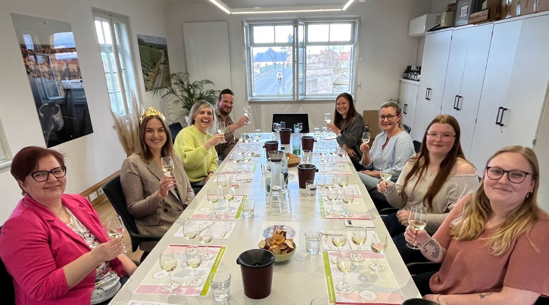 Tour guide wine The jury tasting the five wines