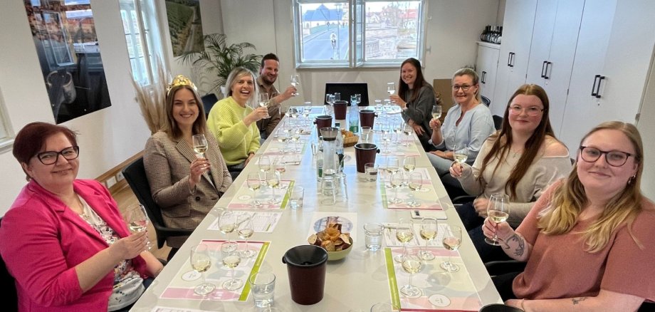 Tour guide wine The jury tasting the five wines