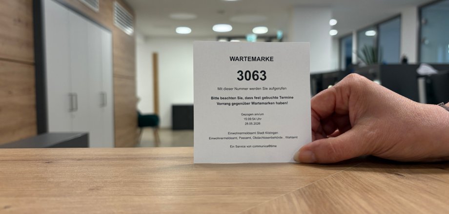An example of a residence permit is on display at the Residents’ Registration Office.