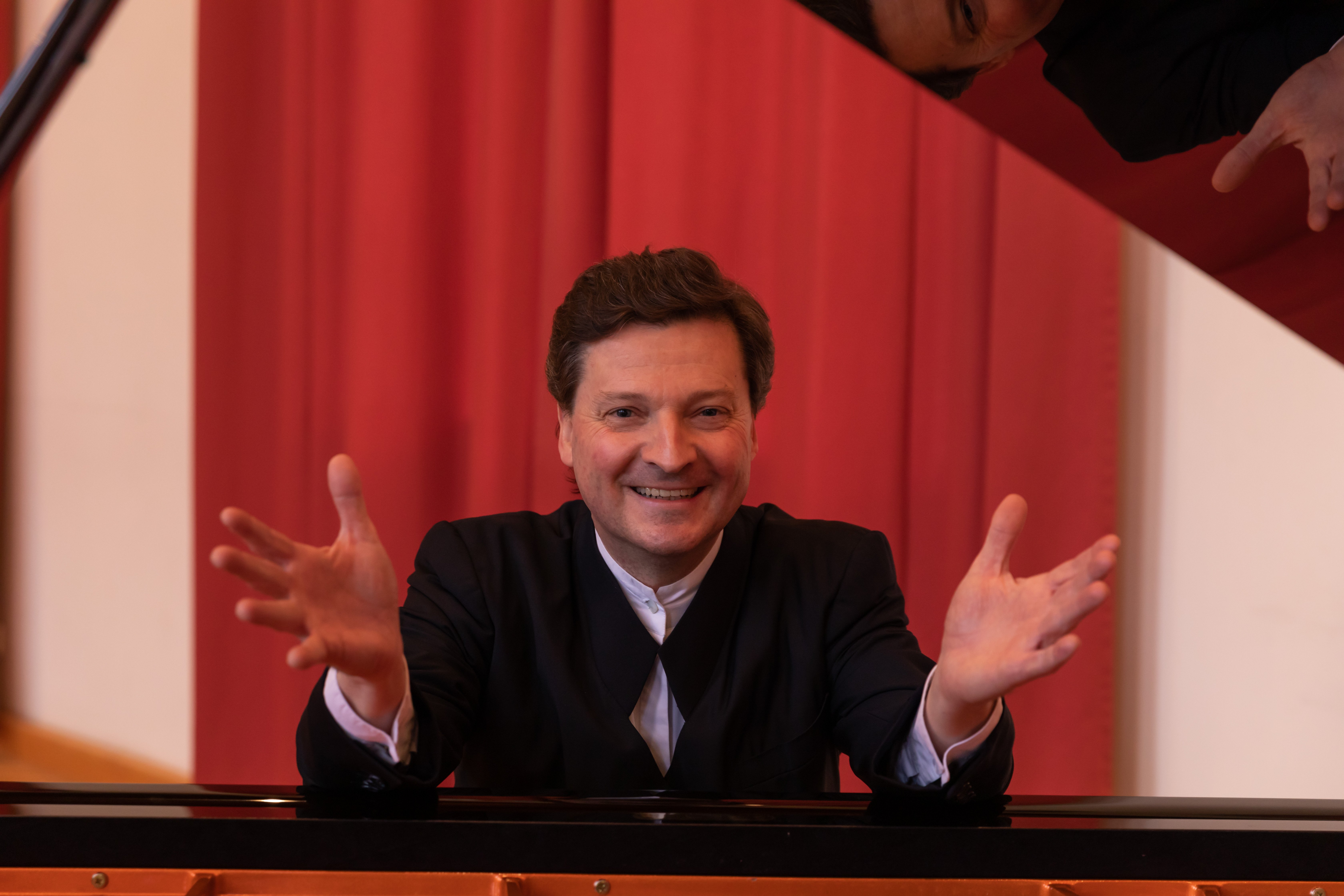 Christoph Soldan hinter einem Klavier