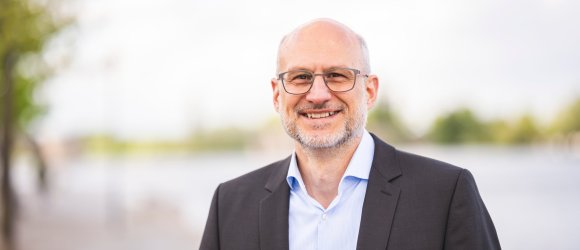 Portrait of Dr Stephan Küntzer on the Main.