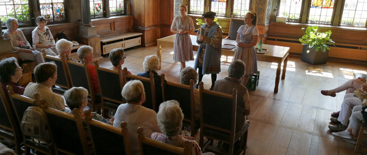 The symbolic figure of the Kitzinger Hofrat together with his wine sovereigns in the historic meeting room