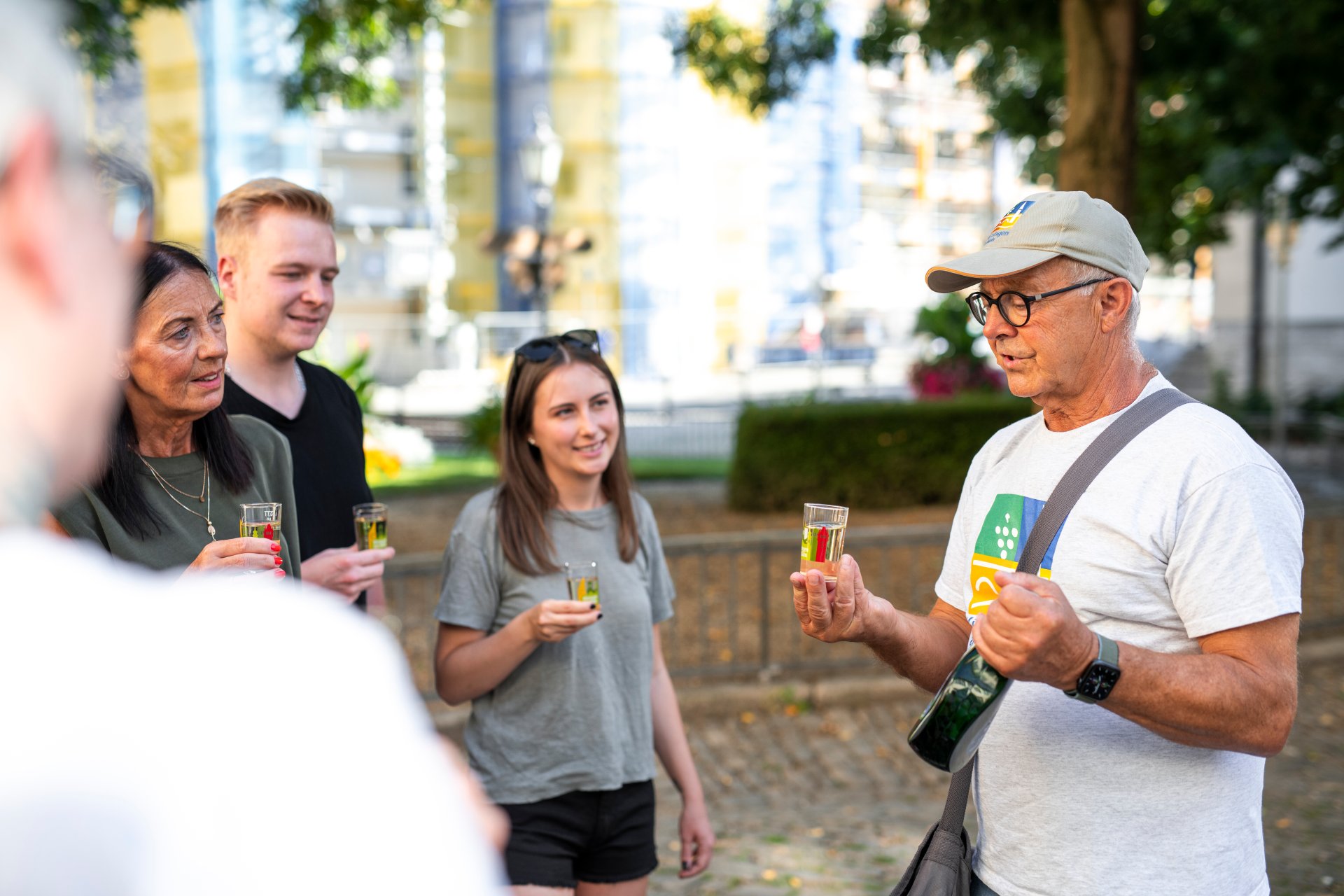 Group tour during which a glass of wine is served
