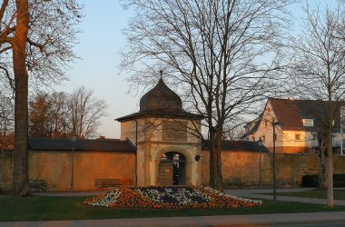 Entrance to the old cemetery