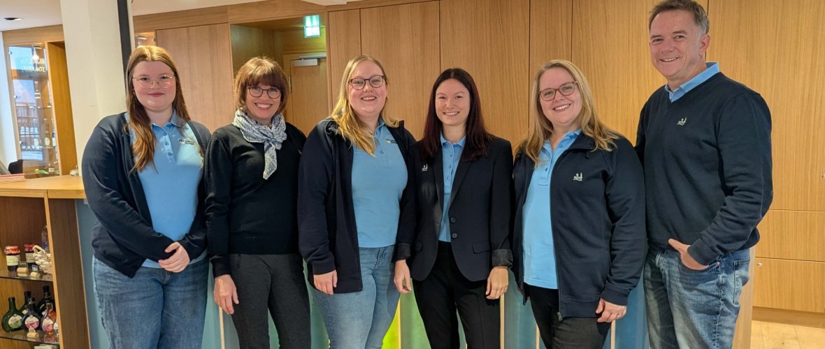 Current team photo Team photo of the tourist information centre. From left to right: Pauline Böhm, Margareta Wollschläger, Leandra Gernert, Christina Richard, Julia Then and Alexander Nuss