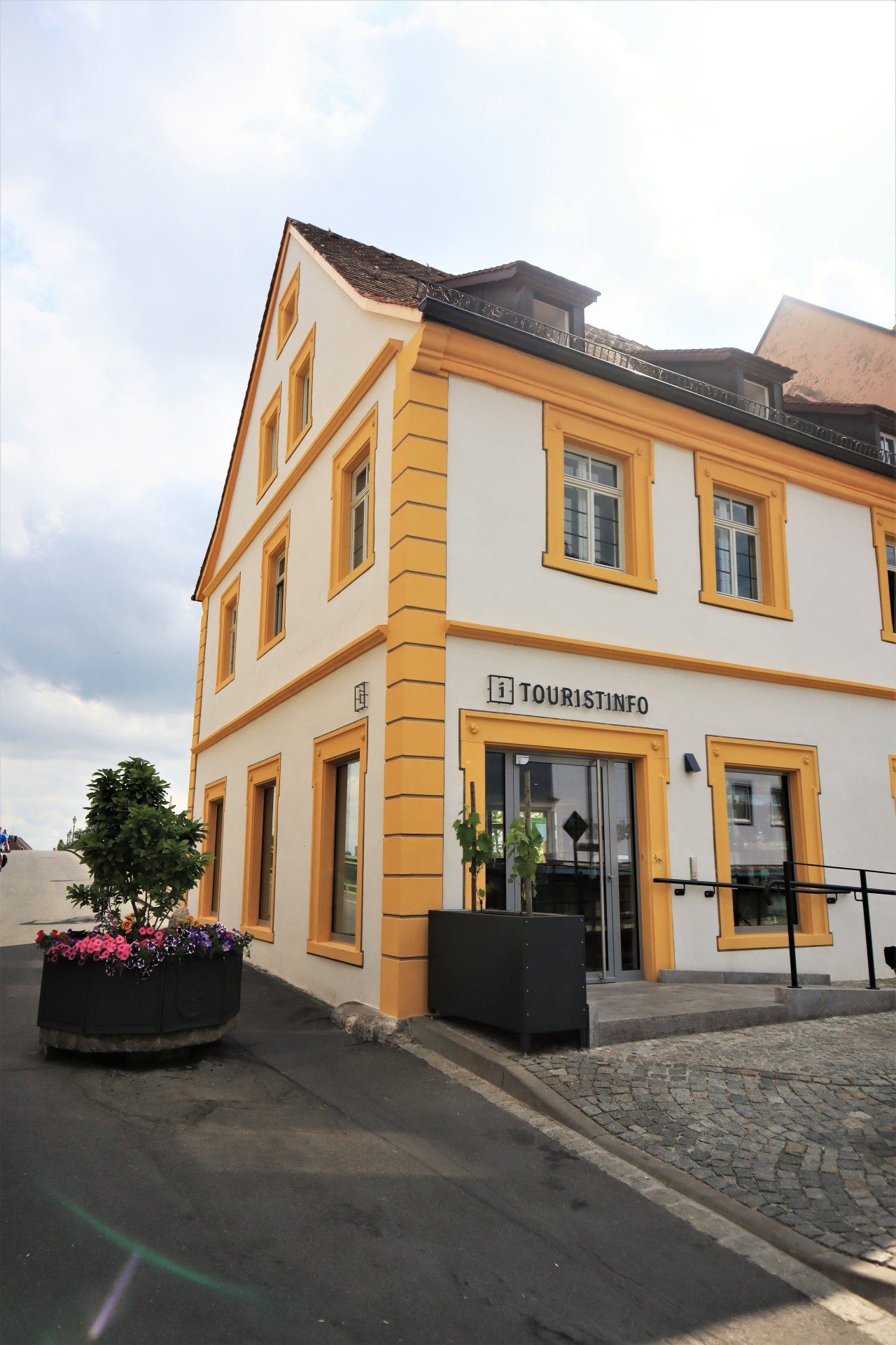 Building of the tourist information centre photographed from the outside