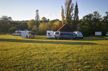 Caravan site at the Eherieder Mühle winery with a few caravans