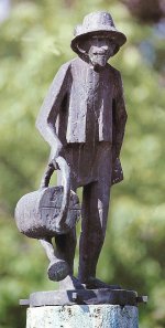 Brunnenfigur von Anselm Caliz Die Brunnenfigur zeigt Anselm Caliz mit Hut und einer Gießkanne. Er gilt als Gründer der heutigen Siedlung.