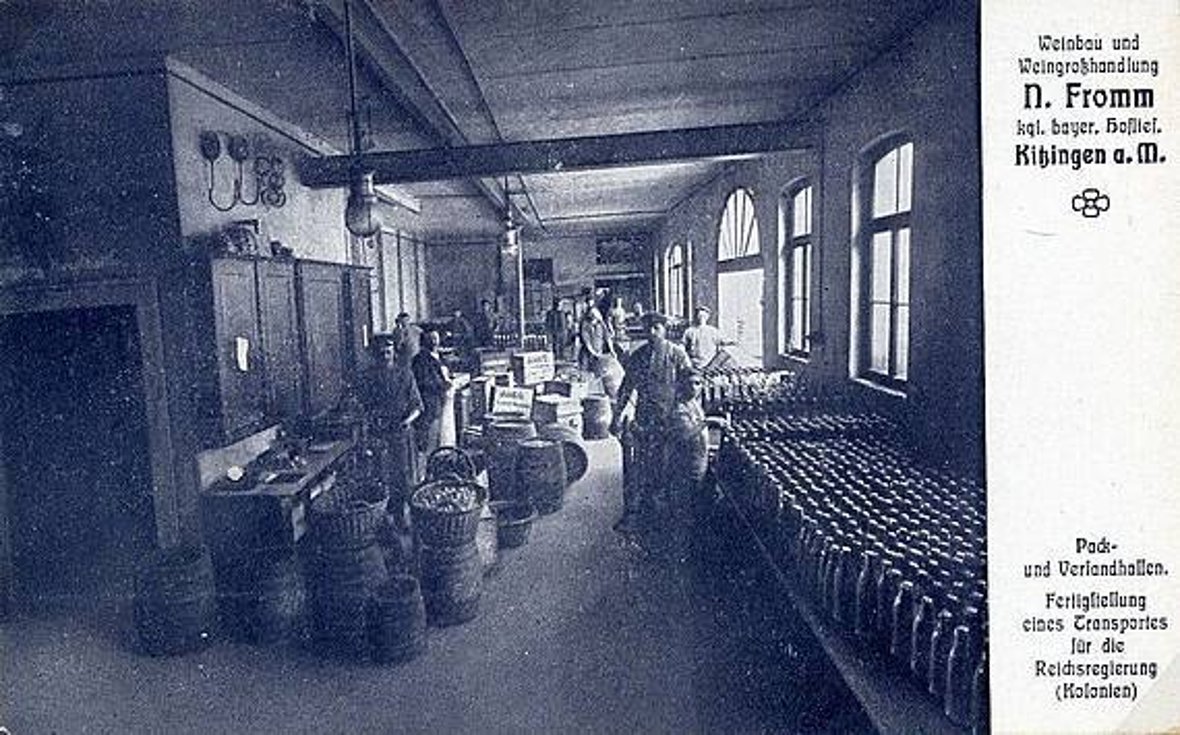 Pack- und Verladehalle der Weinhandlung. Fertigstellung eines Transportes für die Reichsregierung.